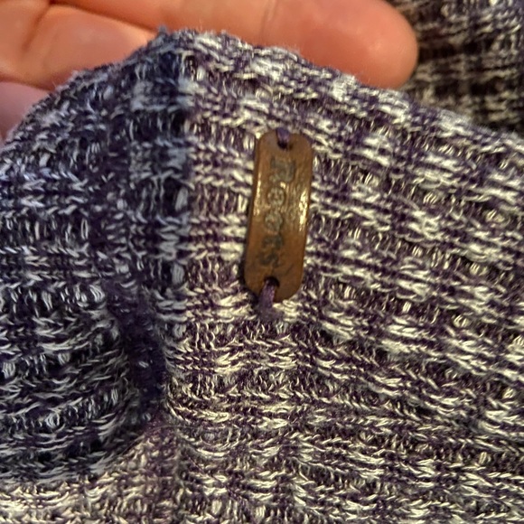 Roots long sleeve shirt/light sweater - Picture 3 of 3